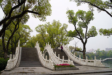 史莱姆钻进胡桃的肚子变大安｜胡桃史莱姆奇遇记：大安神秘诞生之谜-2