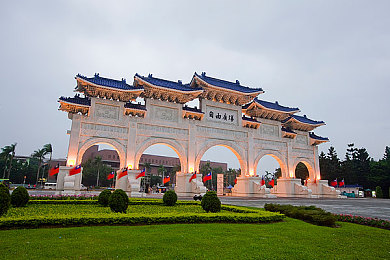 校霸抽烟喝酒被学霸发现挨揍｜校园风云录：正义崛起，智慧制霸风云际会-3