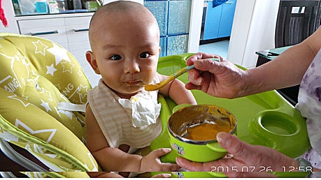 一面膜胸口一面膜下动图一边亲着一面膜免费｜面膜新用法走红：胸口敷膜，双重滋养体验惊喜来袭