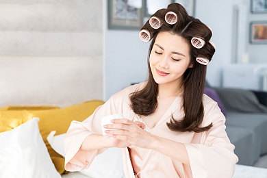 偷看浓毛妇女妇科检查｜守护隐私，安全医疗：医院守护者传奇-2