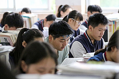 动漫美女被 脱内衣免费的软件｜守护动漫，净化网络：青少年健康成长之旅-2
